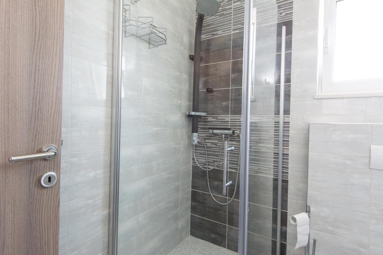 Lux Apartman S Pogledom Na More โตรกีร์ ภายนอก รูปภาพ
