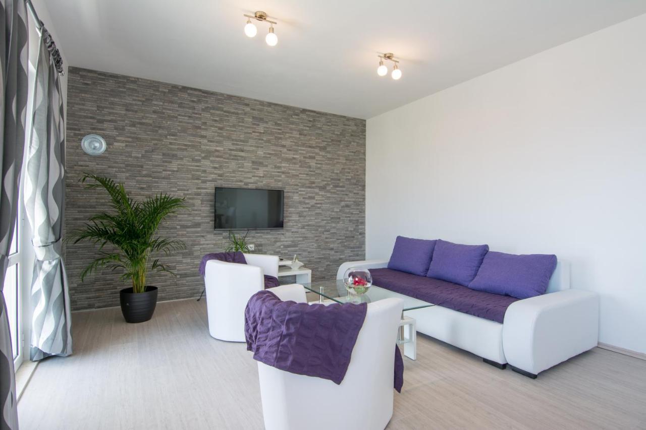 Lux Apartman S Pogledom Na More โตรกีร์ ภายนอก รูปภาพ