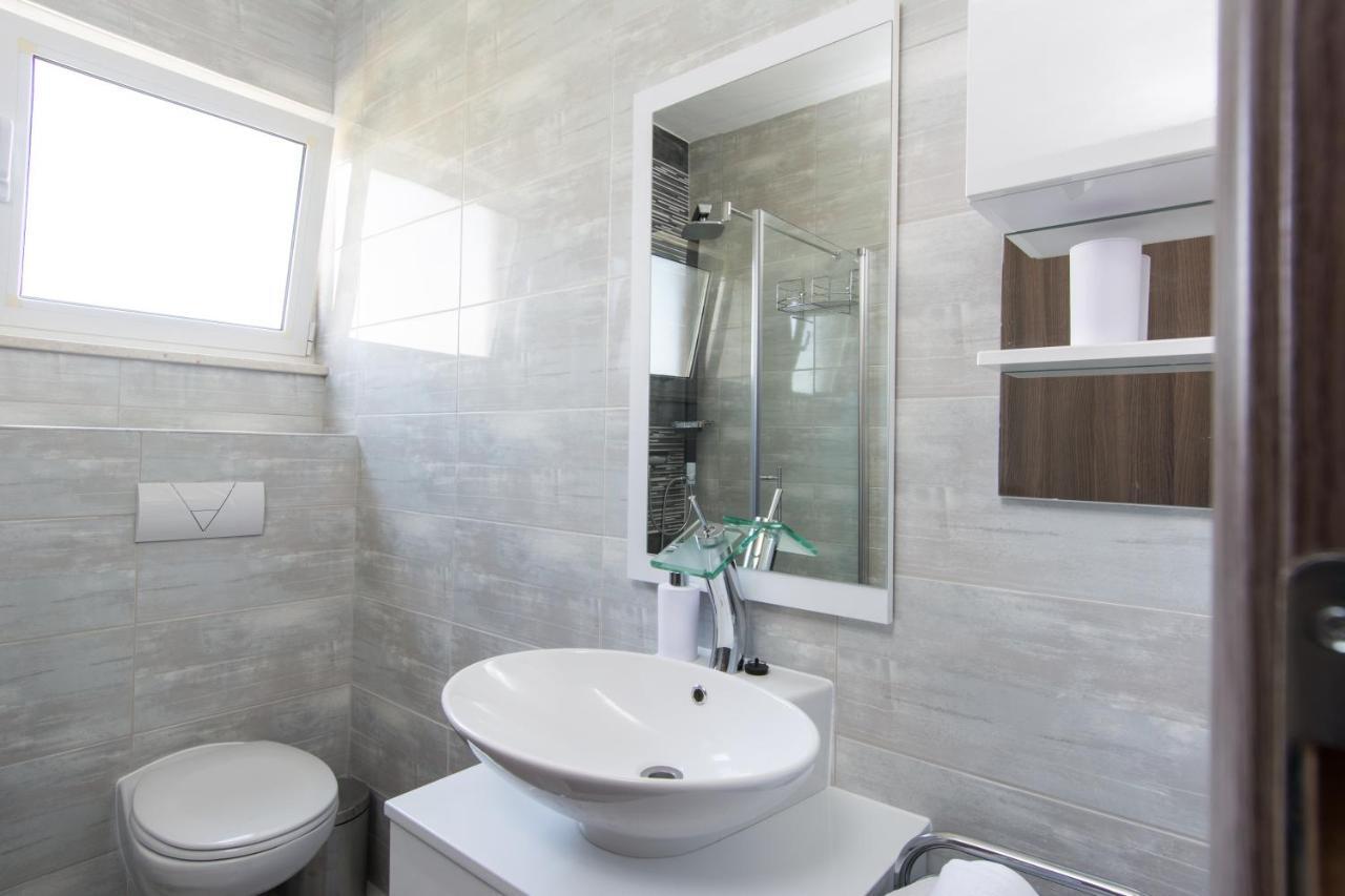 Lux Apartman S Pogledom Na More โตรกีร์ ภายนอก รูปภาพ