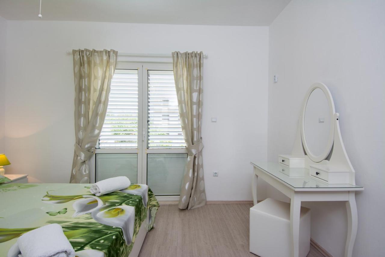 Lux Apartman S Pogledom Na More โตรกีร์ ภายนอก รูปภาพ