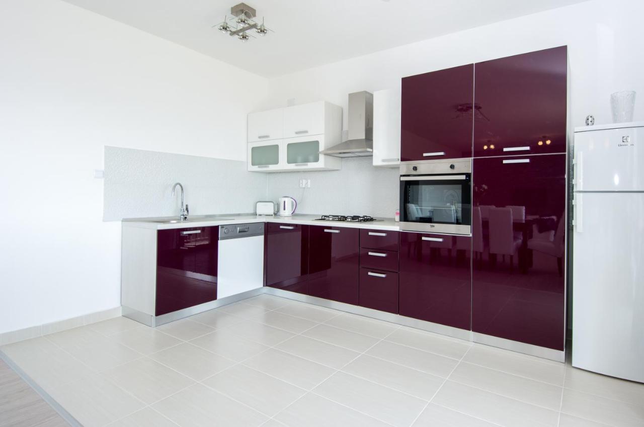 Lux Apartman S Pogledom Na More โตรกีร์ ภายนอก รูปภาพ