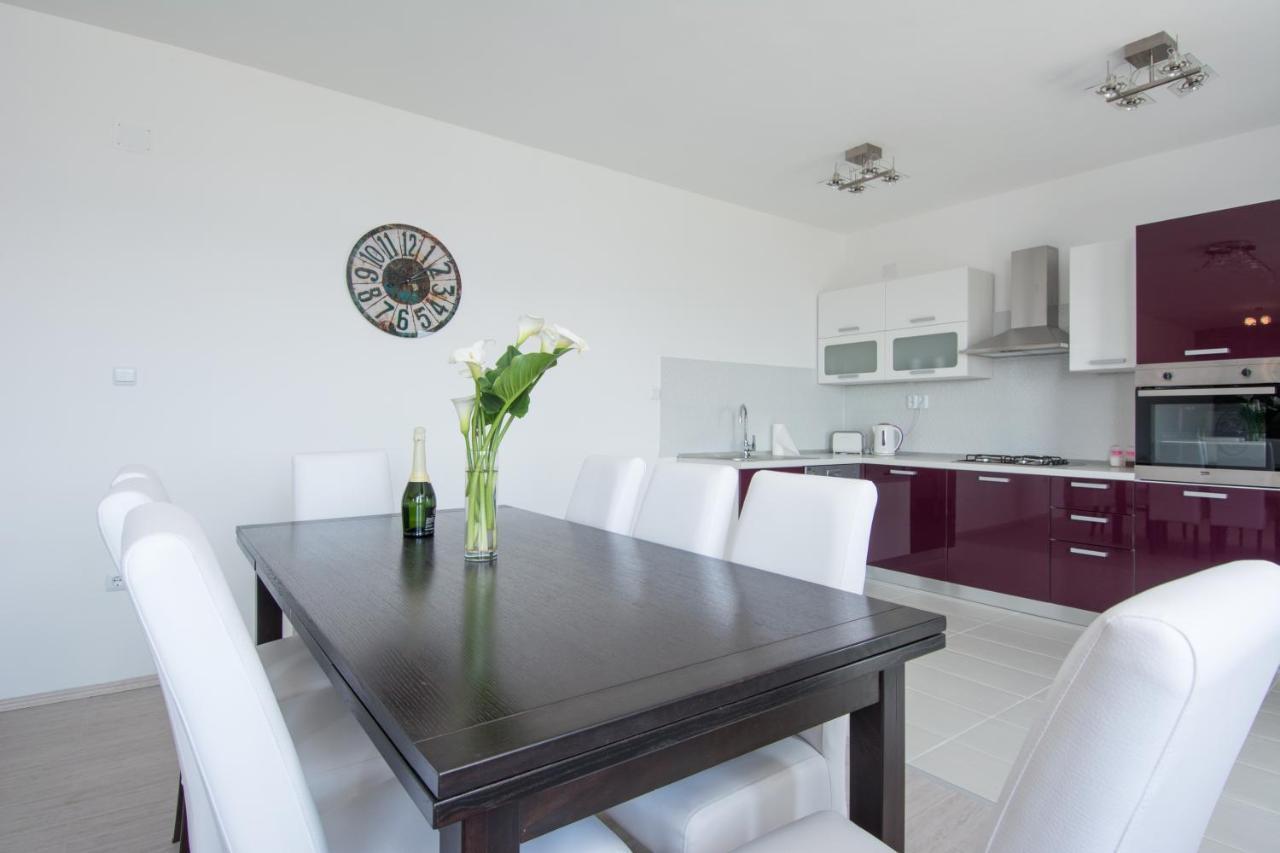 Lux Apartman S Pogledom Na More โตรกีร์ ภายนอก รูปภาพ