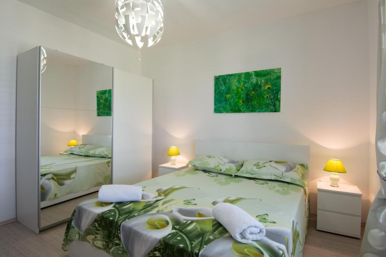 Lux Apartman S Pogledom Na More โตรกีร์ ภายนอก รูปภาพ