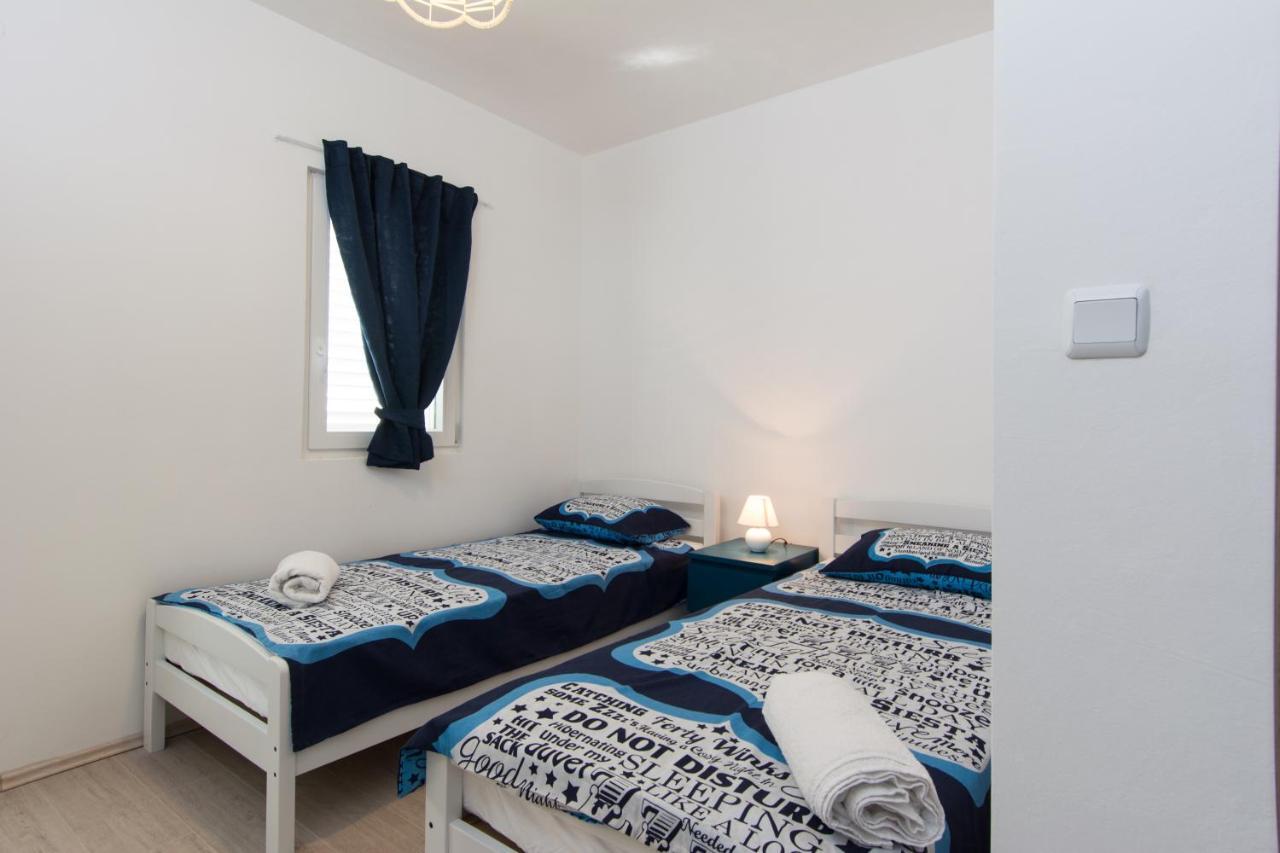 Lux Apartman S Pogledom Na More โตรกีร์ ภายนอก รูปภาพ