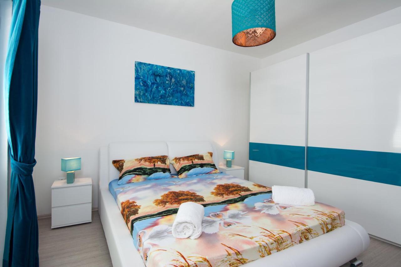 Lux Apartman S Pogledom Na More โตรกีร์ ภายนอก รูปภาพ