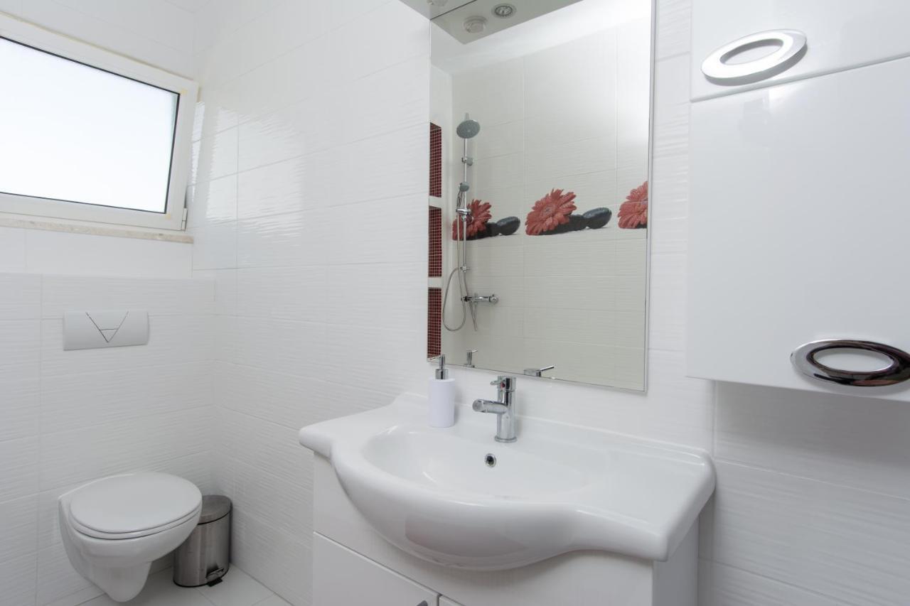 Lux Apartman S Pogledom Na More โตรกีร์ ภายนอก รูปภาพ