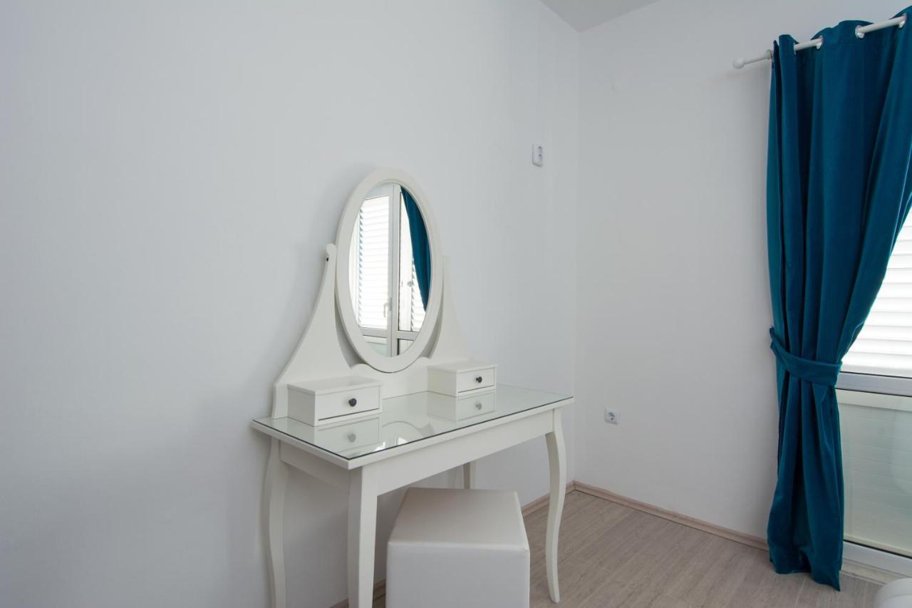 Lux Apartman S Pogledom Na More โตรกีร์ ภายนอก รูปภาพ